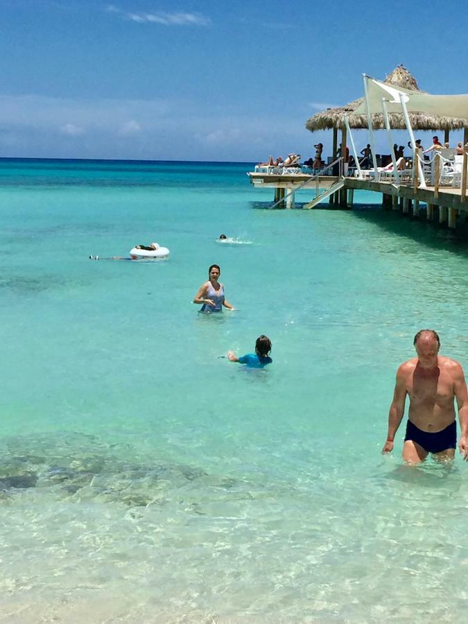 2Br Beach Apt @Cadaquescaribe Bayahibe Apartman Kültér fotó
